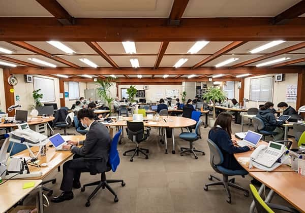 職場の事務所の様子
