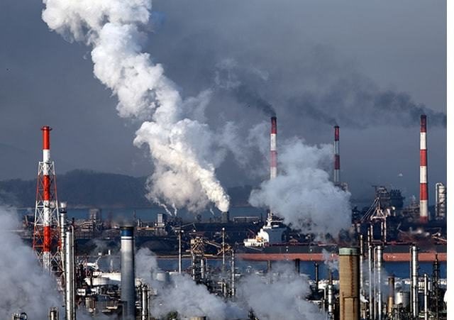 CO2排出で空気が汚染されている